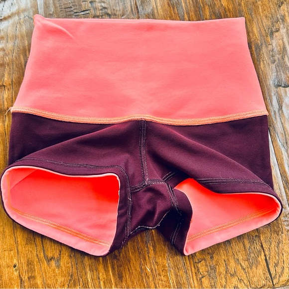 Lululemon Women’s High-Rise Train Shorts - Size 2 - Picture 3 of 4